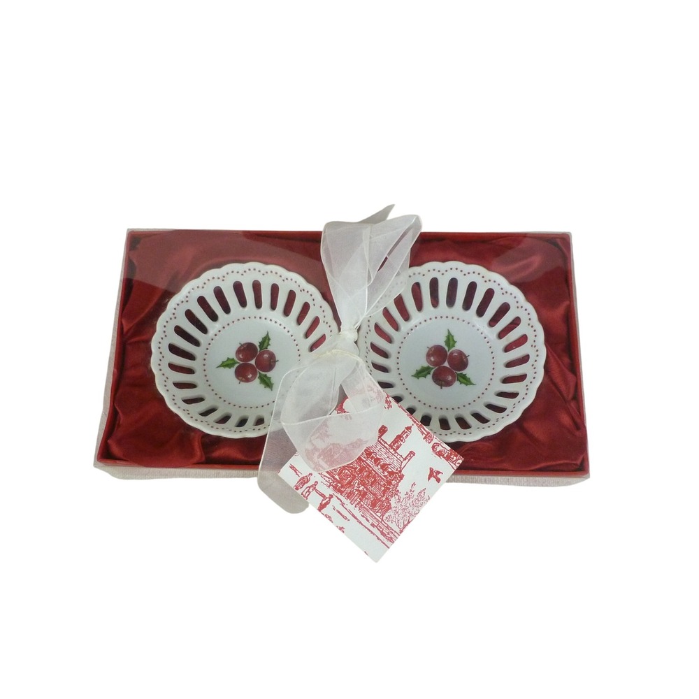 Colonial Williamsburg Set of 2 Pierced‎ Porcelain Trinket Dishes Red Berries